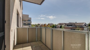 Pronájem krásného bytu 2+kk/balkon/garážové stání/sklep, 49,1 m2, ul. Žižkova, Horoměřice.