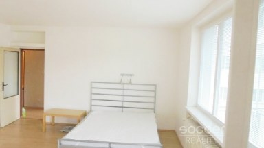 Pronájem bytu 1+1/balkon, 43 m2, ul. U dvou srpů, Praha 5 - Smíchov.