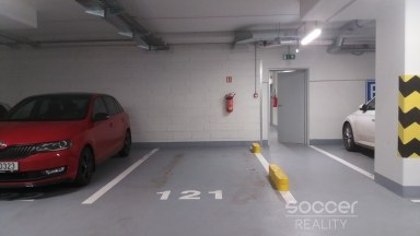 Pronájem prostorného vnitřního parkovacího místa, Praha 8 - Čimice , Hrašeho