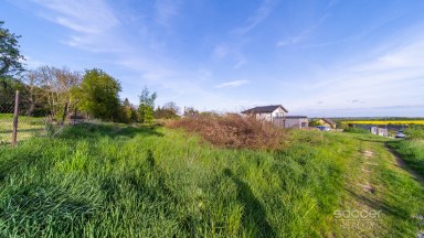 Prodej stavebního pozemku 2813 m2 v obci Dobříč u Prahy, okres Praha - Západ.