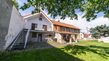 Prodej domu 267 m2/2x terasa/garáž s obrovským potenciálem v obci Dublovice, okres Příbram.