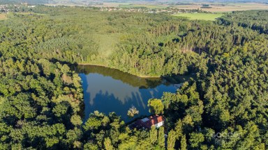 Lovecký hotel Jivák – perla svatojiřských lesů u rybníka Jívák