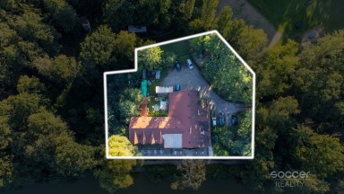 Prodej výjimečné historické stavby 1 150 m² s pozemkem 2 217 m² u rybníka Jivák – 36 minut od Prahy