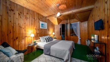 Prodej výjimečné historické stavby 1 150 m² s pozemkem 2 217 m² u rybníka Jivák – 36 minut od Prahy