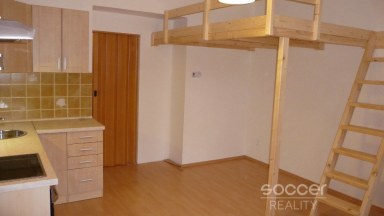 Pronájem bytu 1+kk, 26 m2, ulice Česká, Beroun. 