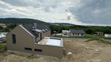 Prodej nízkoenergetické novostavby RD 5+kk, 191 m2 s pozemkem 803 m2 v obci Velká Lečice