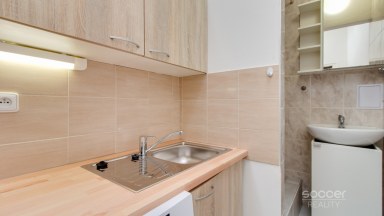 Pronájem bytu 1+1, 32 m² + terasa 15 m² + sklep 6 m², Praha 4 – Pankrác, ul. Neveklovská