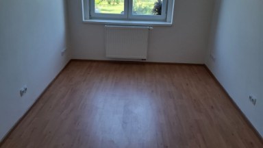 Pronájem pěkného bytu 2 + 1 se zahradou, Praha 4 - Nusle, ulice Na květnici.