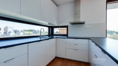 Pronájem rodinného domu v ulici U Zimoviště, Praha 20 - Horní Počernice.