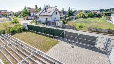 Pronájem rodinného domu v ulici U Zimoviště, Praha 20 - Horní Počernice.