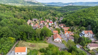 Prodej stavebního pozemku 800 m², obec Oparno, okres Litoměřice.