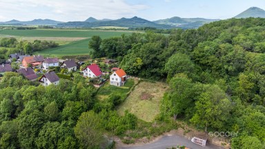 Prodej stavebního pozemku 800 m², obec Oparno, okres Litoměřice.