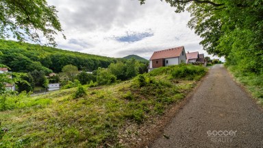 Prodej stavebního pozemku 800 m², obec Oparno, okres Litoměřice.