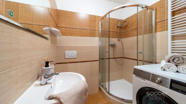 Byt 4+1/terasa/GS/PS/půda, 95 + 11,8 m2 na Praze 9 – Horní Počernice, ul. V Javorech na prodej.