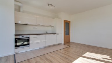 Pronájem bytu 2+kk/B, 50 m2, ul. Farkašova, Praha 9 – Kyje.