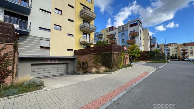 Pronájem garážového stání – Hostivař, Praha 10.