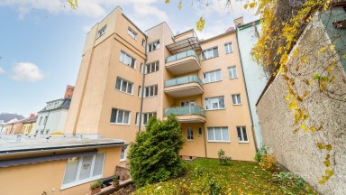 Hezký a plně zařízený byt 3+kk v dobré lokalitě Mladé Boleslavi. 