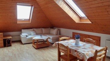 Atypický podkrovní byt 2+kk v atraktivním centru města. 