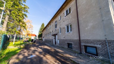 Příjemný byt se zahrádkou v Dobrovici u Mladé Boleslavi.