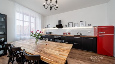 Nadstandardní velmi krásný byt ve vile se zahradou.