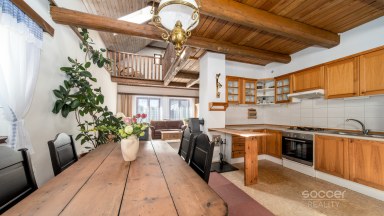 Malebný venkovský dům s prostornou zahradou blízko Českého ráje.