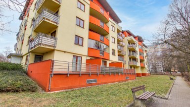 Pronájem bytu 1+kk/L/G, 46 m2, ul. Ústavní, Praha 8 - Bohnice.