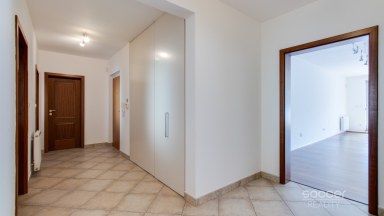 Pronájem bytu 4+kk/T/S/G, 156 m2, ul. Šlikova, Praha 6 – Břevnov.