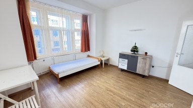 Pronájem bytu 1+kk, 26m2 v Praze 3 - Jeseniova ulice.