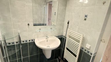 Pronájem bytu 1+kk, 26m2 v Praze 3 - Jeseniova ulice.