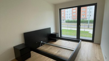 Pronájem bytu 2+kk, 54,1 m2 s terasou 5,7 m2 a sklepem, Praha 10 – Strašnice, ul. Ramonova.