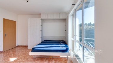 Pronájem bytu 1+1 s předzahrádkou, 37 m2, ul. Dandova, Praha 20 – H. Počernice.