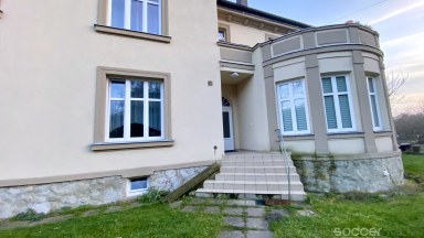 Velmi útulný ateliér ve vile s géniem loci v atraktivním místě. 