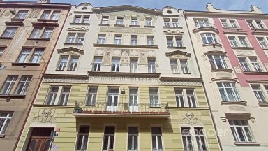 Pronájem bytu 2+kk/M, 40 m2, ul. Jirečkova, Praha 7 - Holešovice.