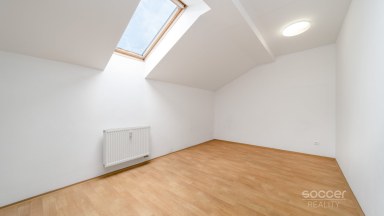 Kancelář (29,93 m²) – Jesenice u Prahy