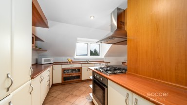 Jedinečný mezonet 3+kk+šatna v žádané čtvrti Mladé Boleslavi.