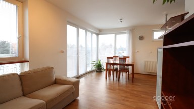 Pronájem bytu 2+kk/B/G, 59 m2 + 7 m2 balkon, ulice Pod Nouzovem, Praha – Kbely. 