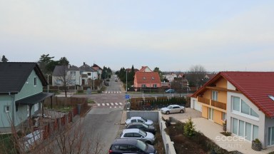 Pronájem bytu 2+kk/B/G, 59 m2 + 7 m2 balkon, ulice Pod Nouzovem, Praha – Kbely. 