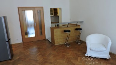 Pronájem prostorného bytu 3 + kk v Praze 2 - Vinohrady, ulice Budečská.