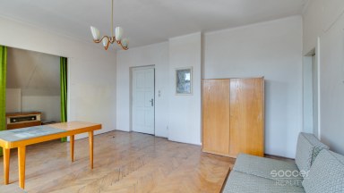 Pronájem staršího rodinného domu 4+1, pozemek 674 m2, ul. Dobšická, Praha – Horní Počernice.