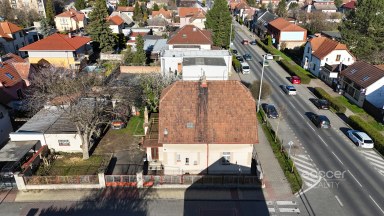 Pronájem staršího rodinného domu 4+1, pozemek 674 m2, ul. Dobšická, Praha – Horní Počernice.