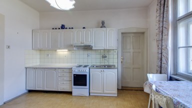 Pronájem staršího rodinného domu 4+1, ul. Dobšická, Praha – Horní Počernice.