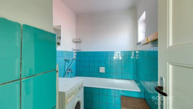 Pronájem staršího rodinného domu 4+1, ul. Dobšická, Praha – Horní Počernice.