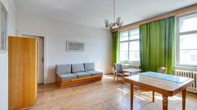 Pronájem staršího rodinného domu 4+1, ul. Dobšická, Praha – Horní Počernice.