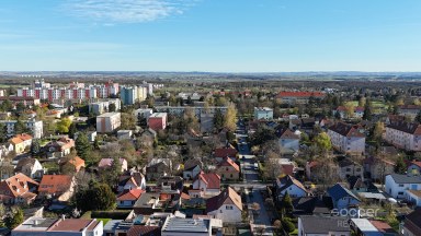 Pronájem staršího rodinného domu 4+1, ul. Dobšická, Praha – Horní Počernice.
