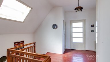 Pronájem staršího rodinného domu 4+1, ul. Dobšická, Praha – Horní Počernice.