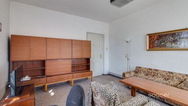 Pronájem staršího rodinného domu 4+1, ul. Dobšická, Praha – Horní Počernice.