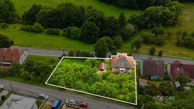 Prodej stavebního pozemku s rodinným domem k rekonstrukci – Sehradice, okres Zlín.