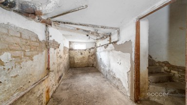 Prodej domu s pozemkem 1 310 m², Jičín – Holínské Předměstí.