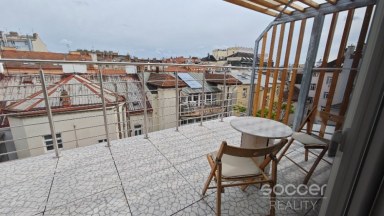 Pronájem bytu 1+1 s terasou, 30 m2, Praha 2 - Vinohrady.