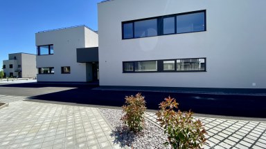 Nový apartmán s terasou a parkovacím stáním v prestižní čtvrti.